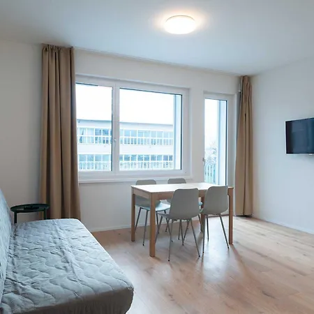 Апартаменти Hitrental Letzigrund - Цюрих